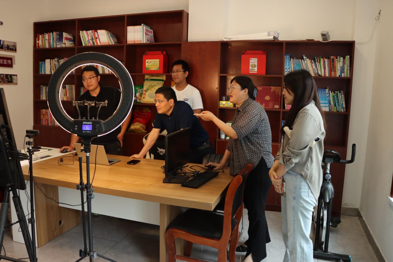 说明: D:\5月30日与马院共建\5.30下午\IMG_6961.JPGIMG_6961 说明: D:\5月30日与马院共建\5.30下午\IMG_6961.JPGIMG_6961